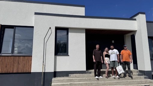 Фото построенного дома по проекту FLAT_97 от аккредитованного застройщика "Два Этажа", Барнаул, Фирсово, ЖК «Палитра», ул. Кипренского, фото со сдачи дома